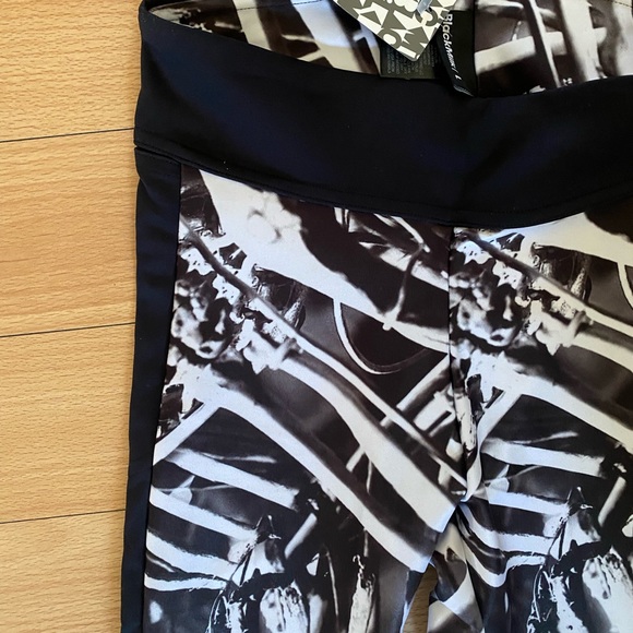 BNWT Blackmilk Skeleton Capris - Picture 2 of 4